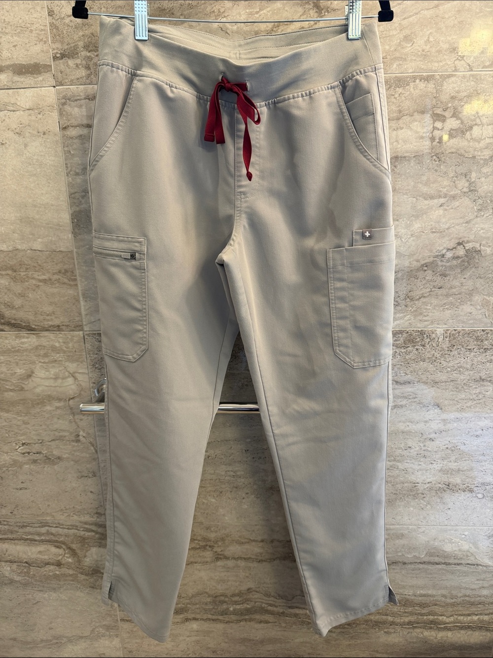 Women’s FIGS skinny mid rise